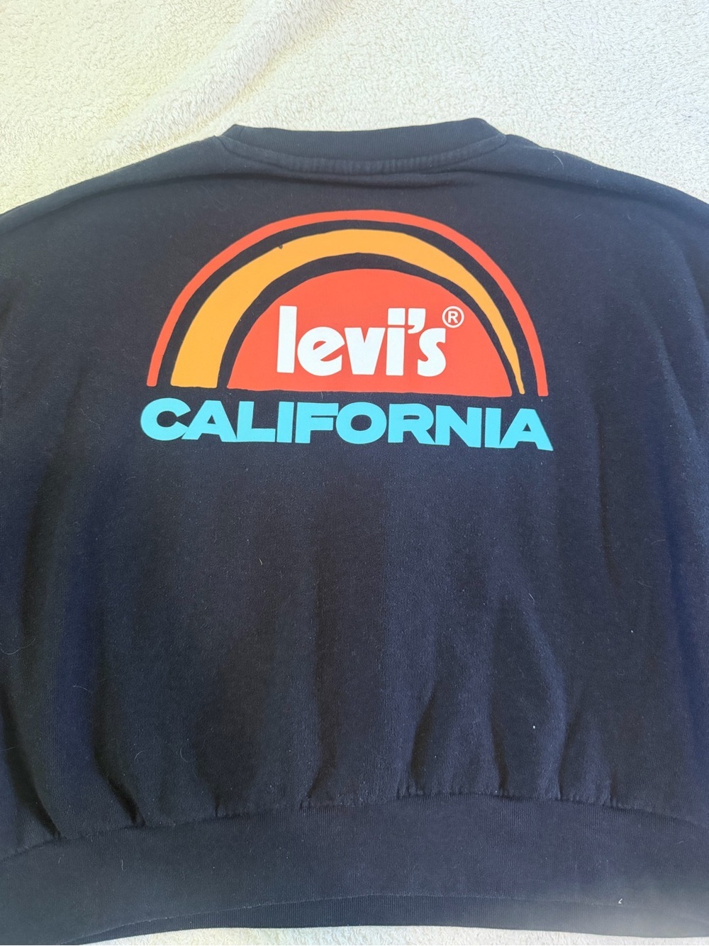 Leviās cropped crewneck size medium - Picture 2 of 3